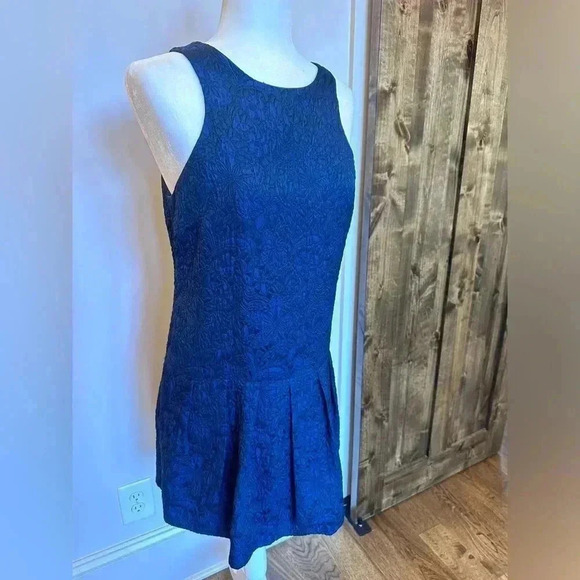 Club Monaco Pleated Drop Waist Dress size 6 pockets - Picture 7 of 7